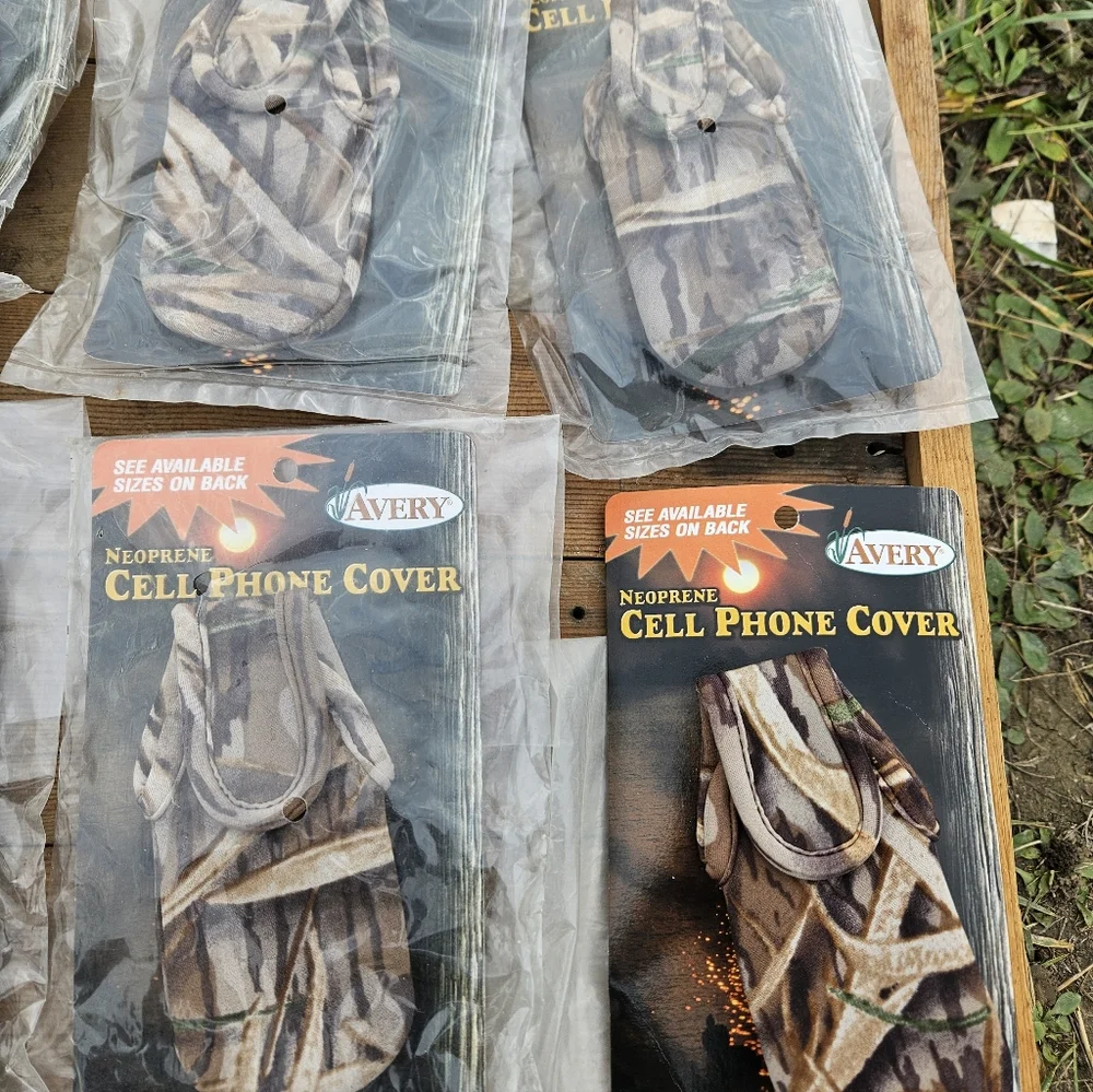 @@Stocking Stuffers@@ Lot Of 8 Neoprene Belt Clip Cell Phone Covers, Mossy Oak